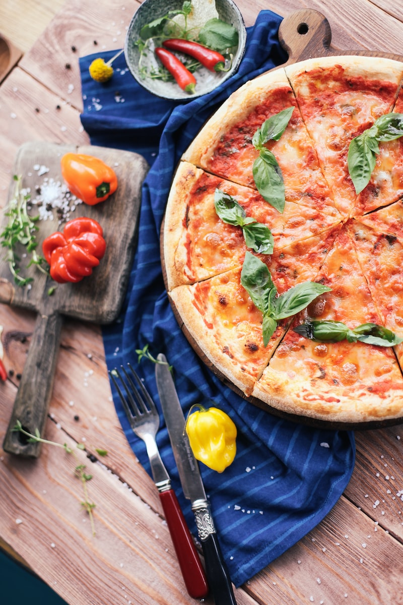 Pizza Keyfi: Pizza Kenarlarını Kızartma Teknikleri Pizza Keyfi: Pizza Kenarlarını Kızartma Teknikleri