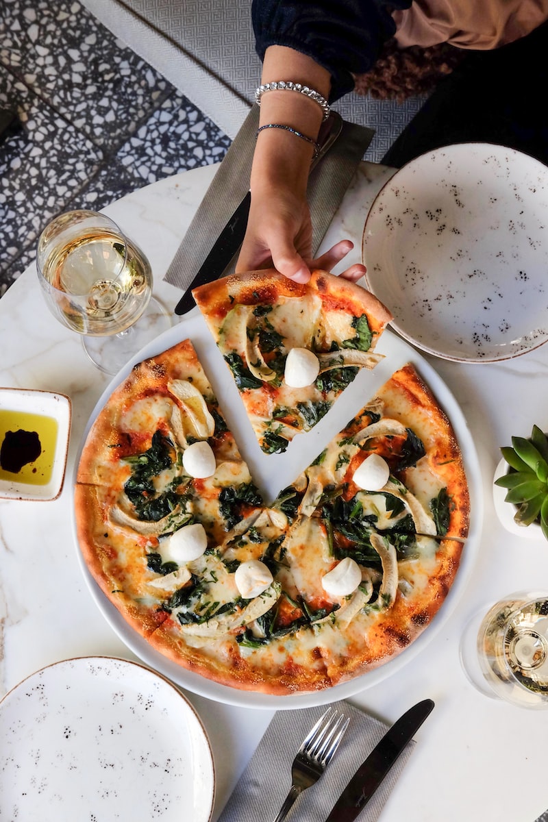 Pizza Keyfi: Pizza Sunumu ve Servis Fikirleri Pizza Keyfi: Pizza Sunumu ve Servis Fikirleri