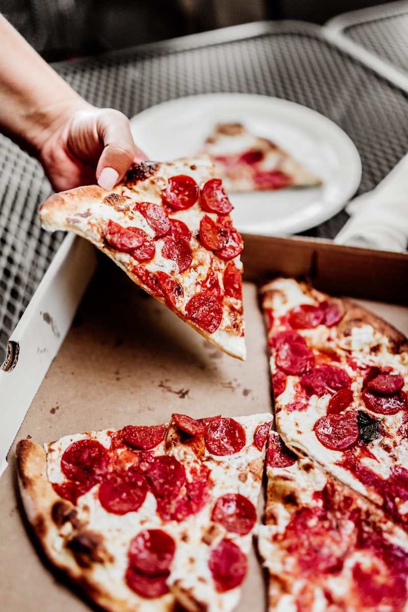 Pizza Keyfi: Pizza Sunumu ve Sunum Fikirleri Pizza Keyfi: Pizza Sunumu ve Sunum Fikirleri