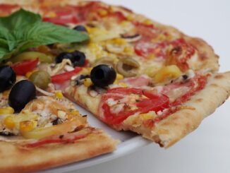En Güzel Peynirli Pizza Tarifleri