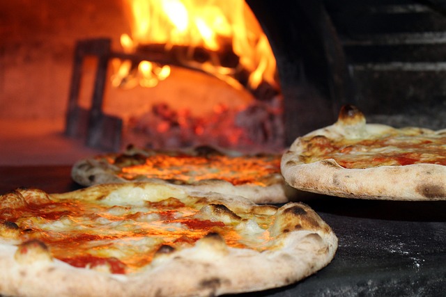 Evde Pizza Yapmanın Püf Noktaları Evde Pizza Yapmanın Püf Noktaları